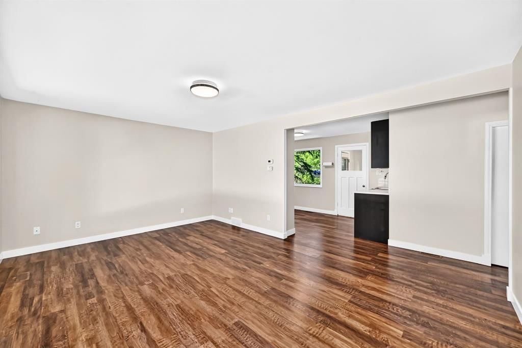 6012 33 Avenue NW, Calgary — photo 4 of 38