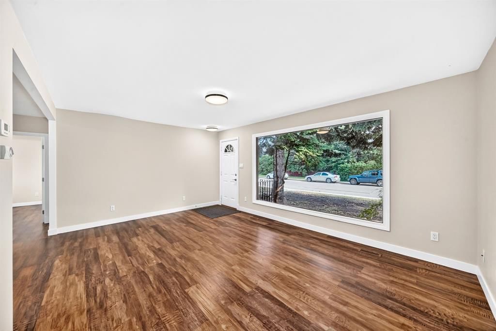 6012 33 Avenue NW, Calgary — photo 5 of 38