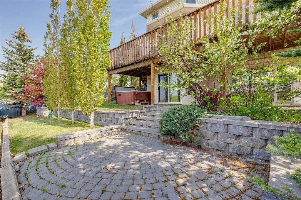 98 Sierra Nevada Green SW, Calgary — main listing photo