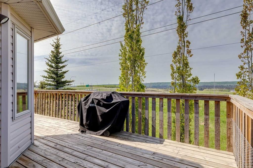 98 Sierra Nevada Green SW, Calgary — photo 3 of 43
