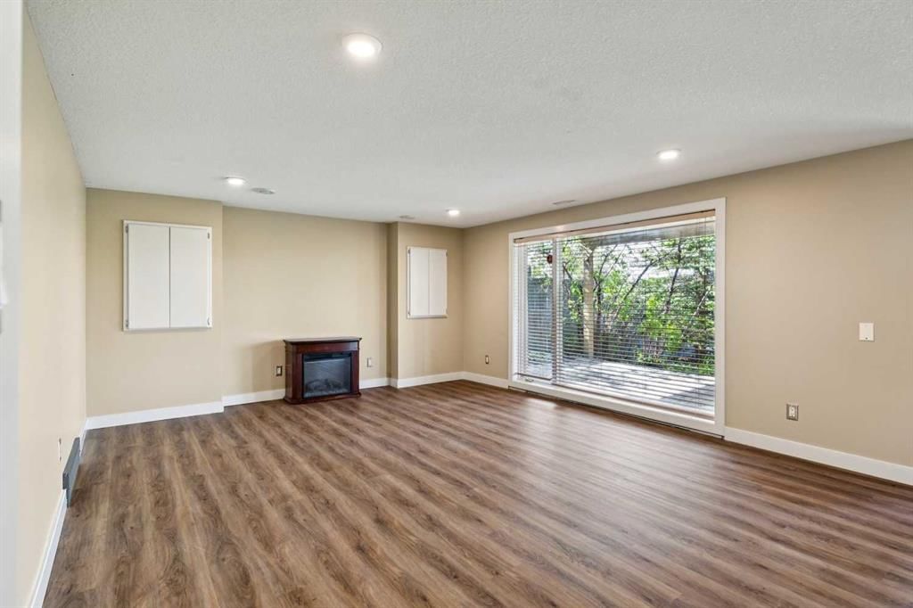 98 Sierra Nevada Green SW, Calgary — photo 4 of 43