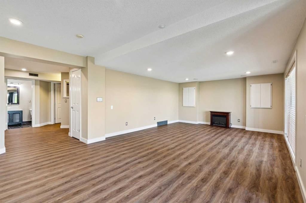 98 Sierra Nevada Green SW, Calgary — photo 5 of 43