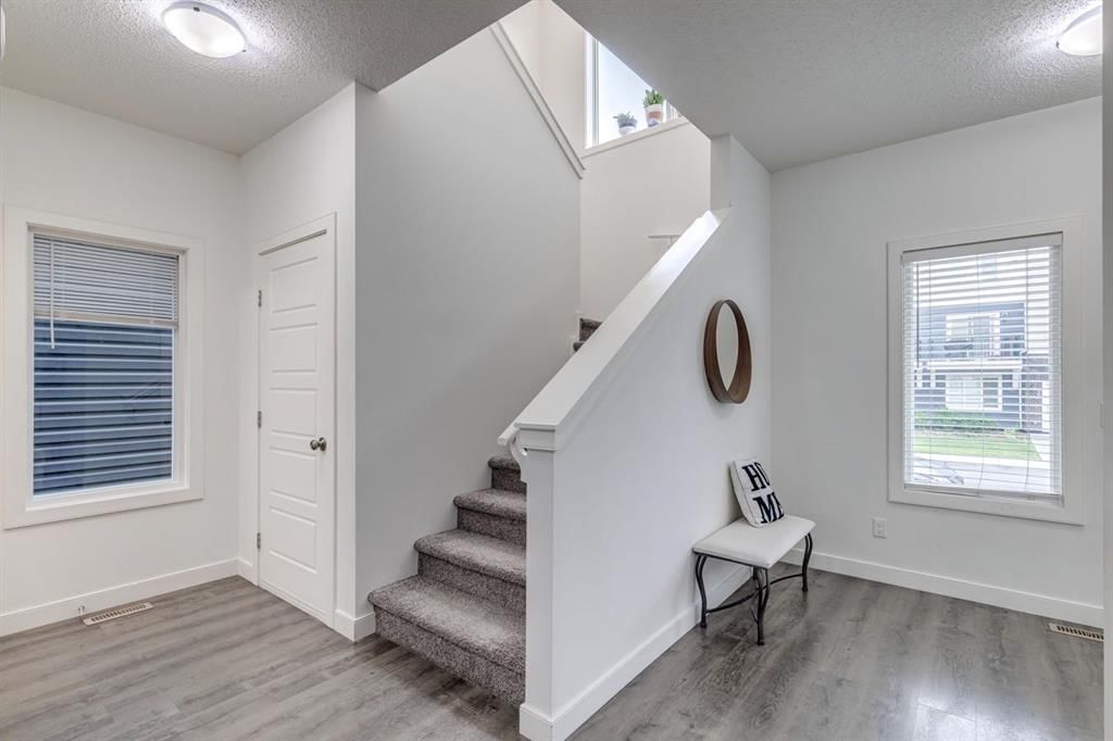 24 Corner Meadows Park NE, Calgary — photo 5 of 48
