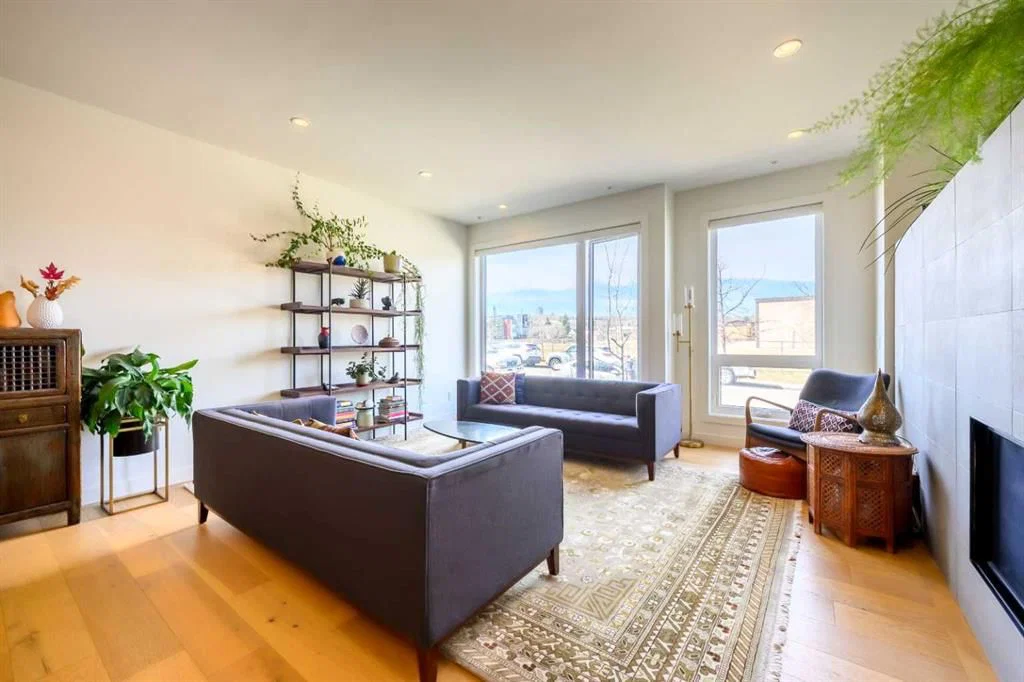 112 21 Street NW, Calgary — main listing photo