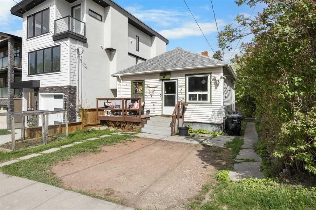 2520 16B Street SW, Calgary — main listing photo