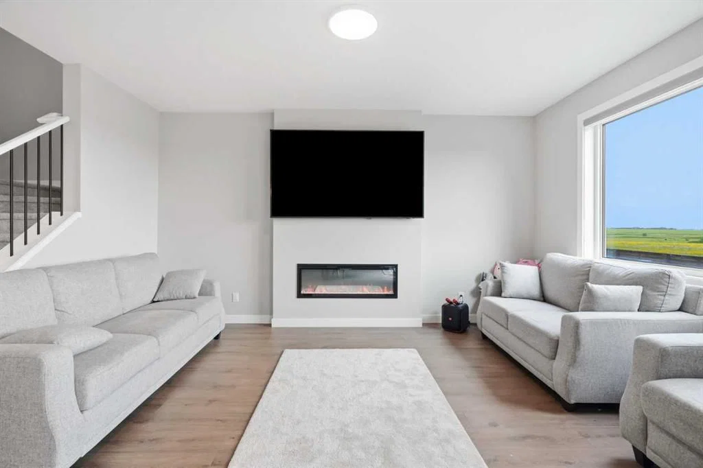 143 Belvedere Crescent SE, Calgary — photo 5 of 40