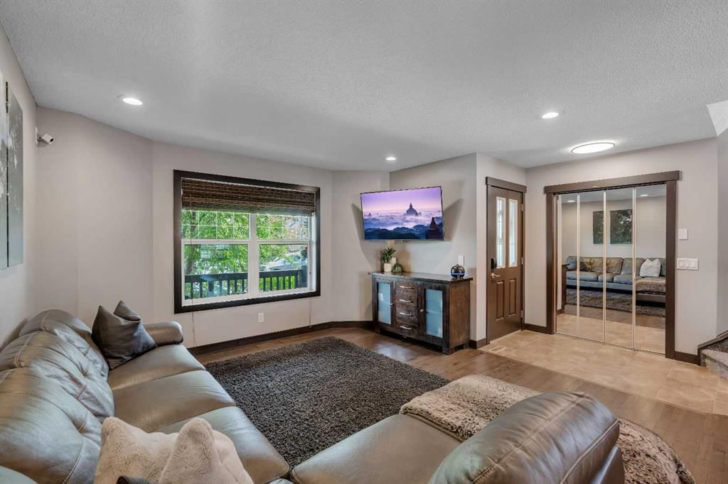 91 Panora Square NW, Calgary — photo 5 of 47