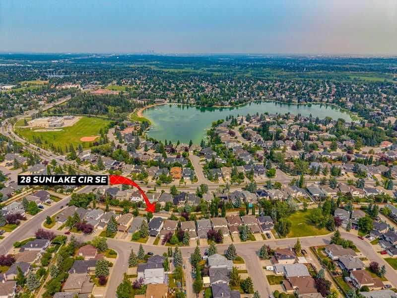 28 Sunlake Circle SE, Calgary — photo 3 of 50