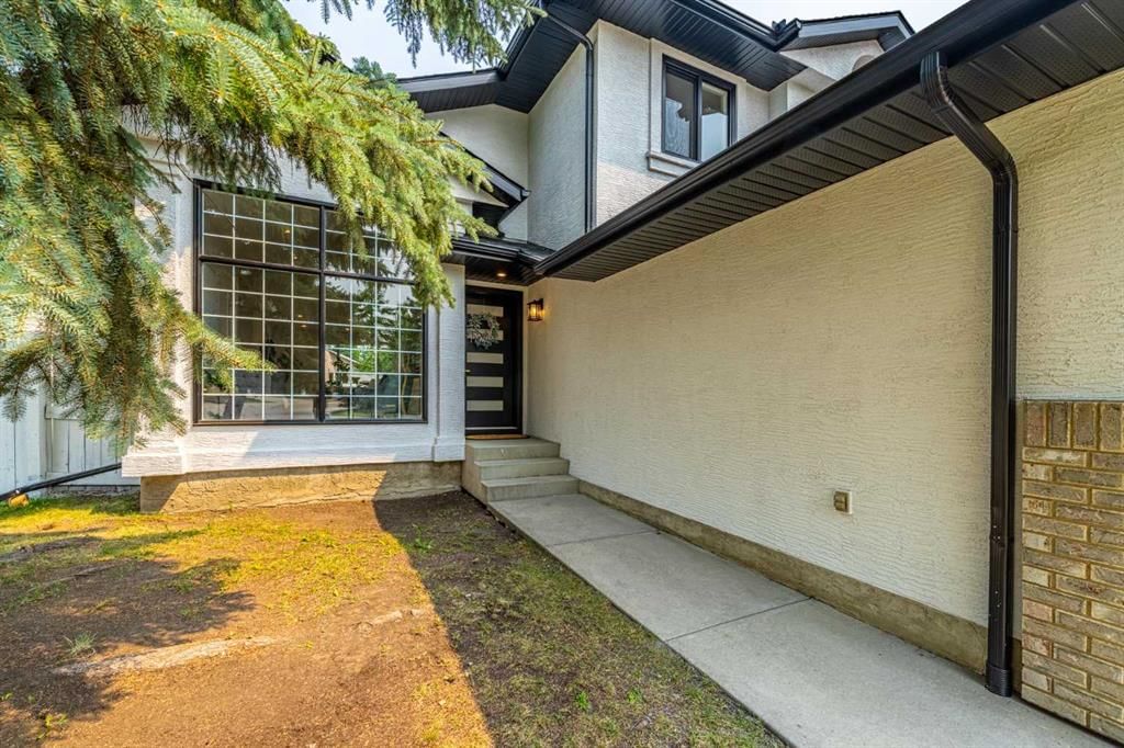 28 Sunlake Circle SE, Calgary — photo 4 of 50