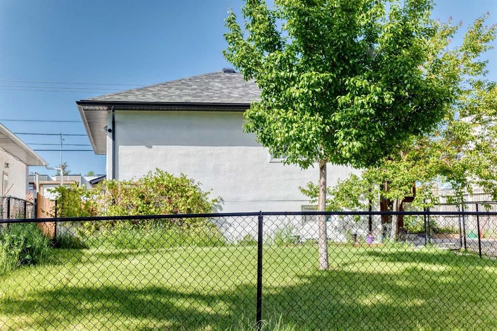 4004 7 Avenue SW, Calgary — photo 3 of 46