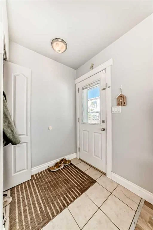 4004 7 Avenue SW, Calgary — photo 5 of 46