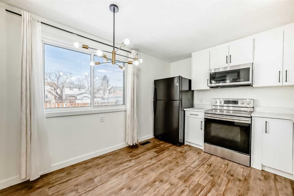 25 Erin Ridge Road SE, Calgary — photo 4 of 46