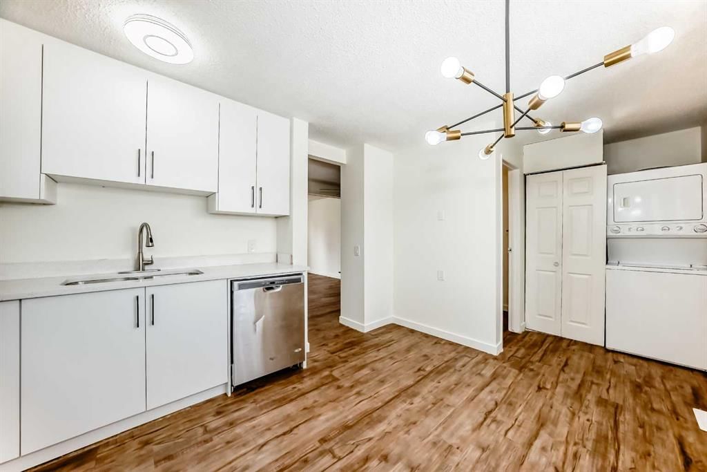 25 Erin Ridge Road SE, Calgary — photo 5 of 46
