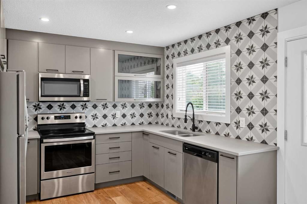 313 Killarney Glen Court SW, Calgary — main listing photo