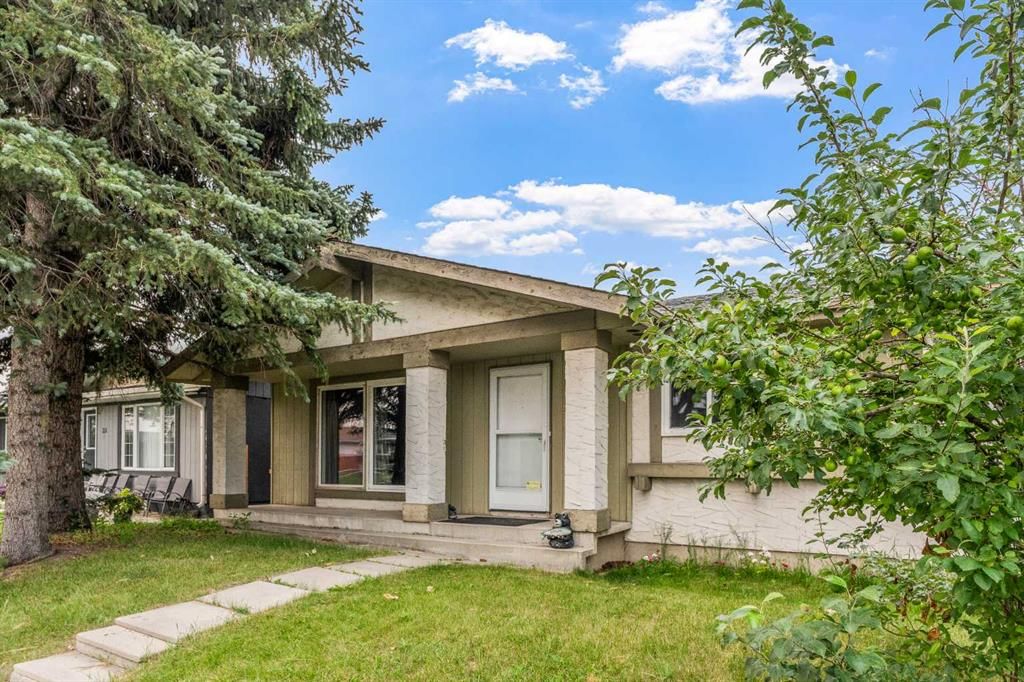 227 Manora Crescent NE, Calgary — photo 5 of 44