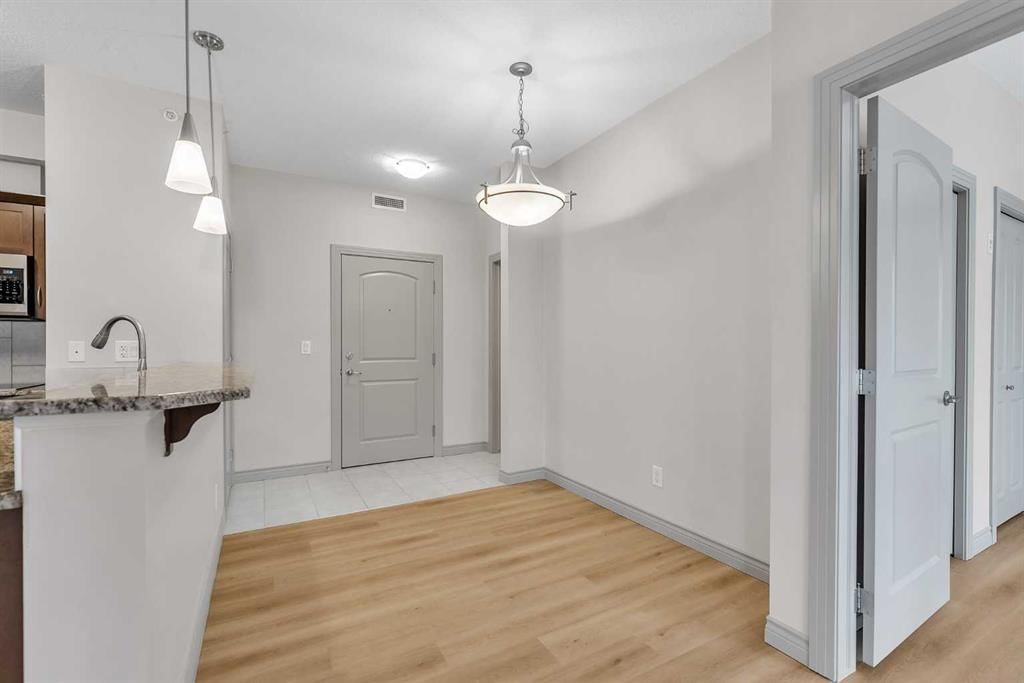412, 70 Royal Oak Plaza NW, Calgary — photo 4 of 26