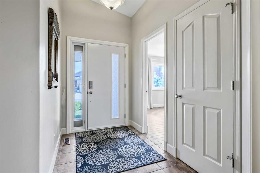 443 Riverside Green NW, High River — photo 2 of 29