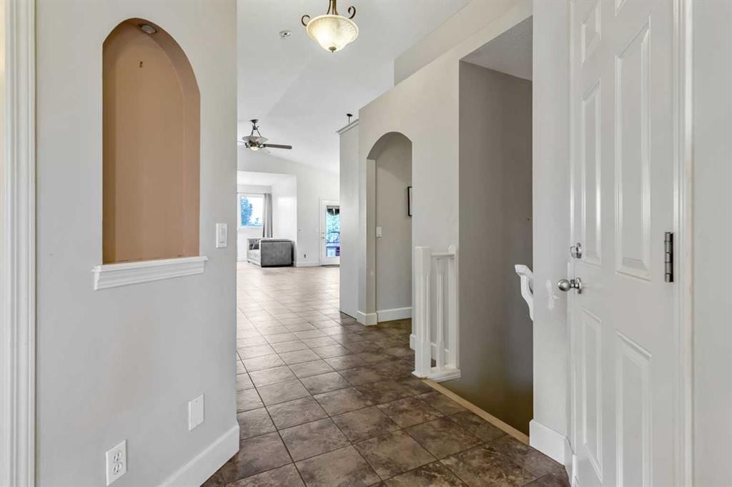 443 Riverside Green NW, High River — photo 3 of 29