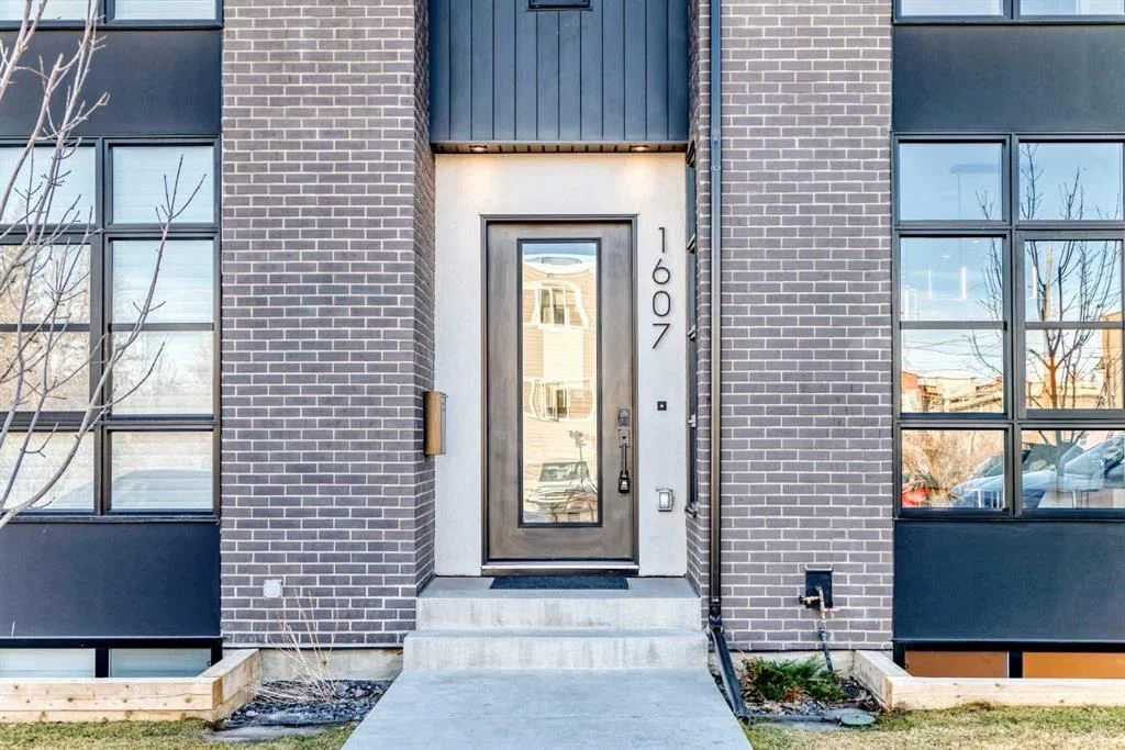 1607 37 Avenue SW, Calgary — photo 3 of 26