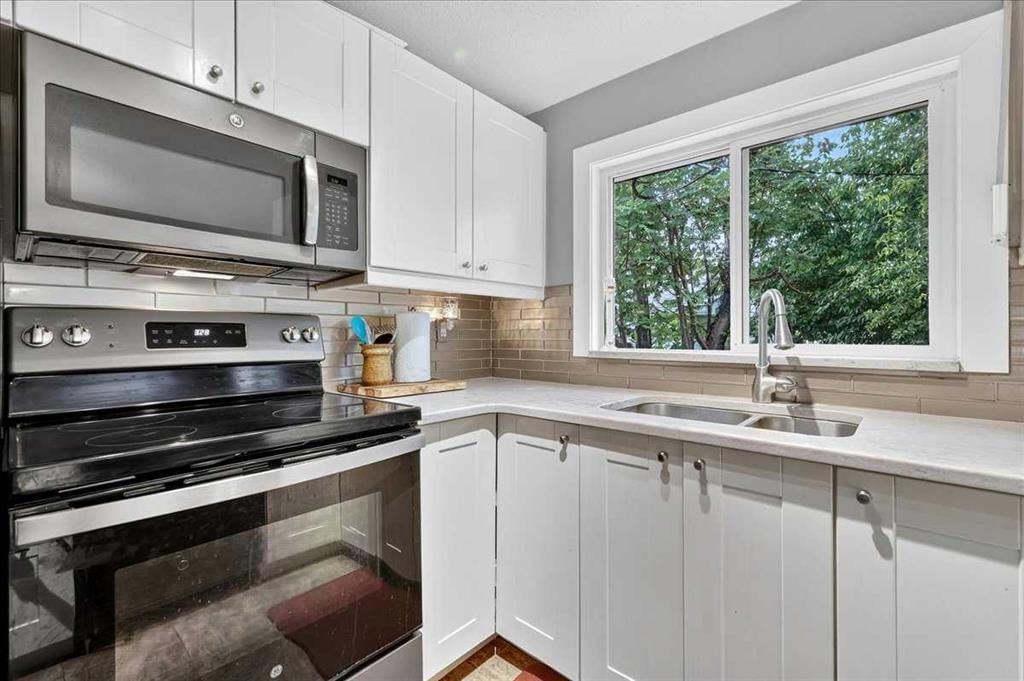 1123 48 Avenue NW, Calgary — main listing photo