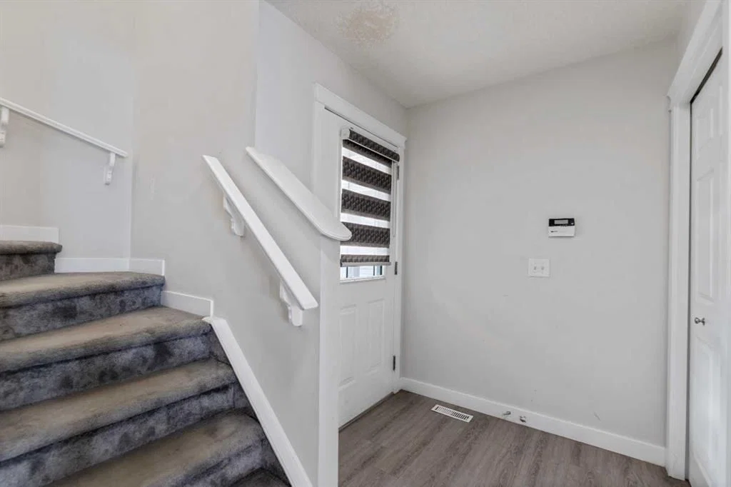 124 Saddlecrest Boulevard NE, Calgary — photo 3 of 28