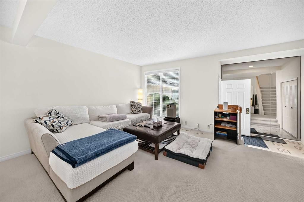 371 Point Mckay Gardens NW, Calgary — photo 3 of 31