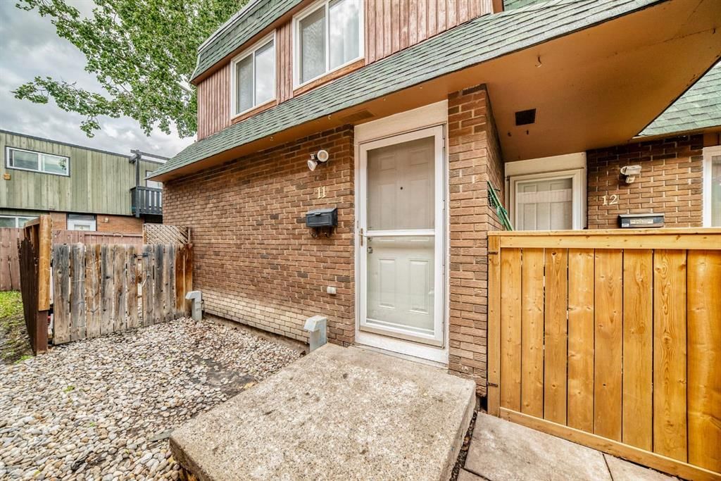 11, 11240 6 Street SW, Calgary — photo 2 of 22