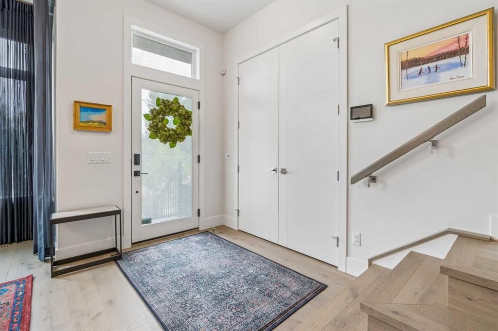 78 Valour Circle SW, Calgary — photo 5 of 47