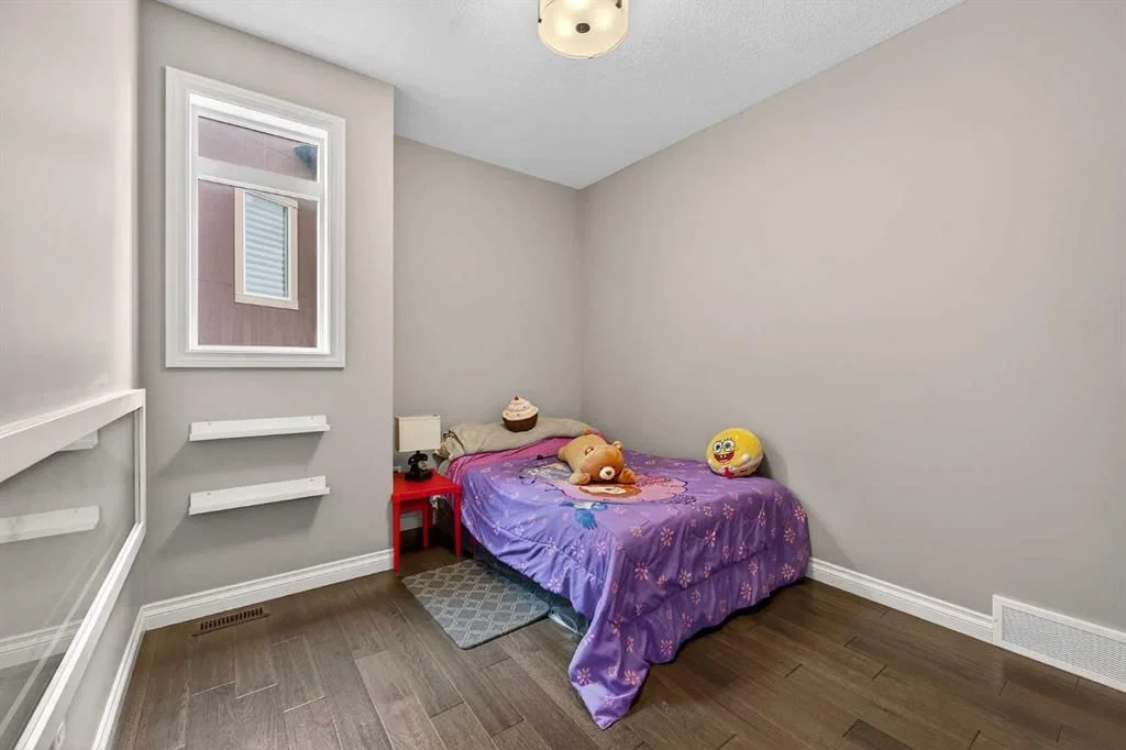 30 Evansborough View NW, Calgary — photo 5 of 48