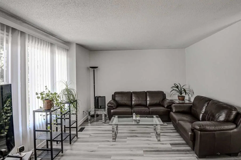 184 Erin Croft Crescent SE, Calgary — photo 2 of 31