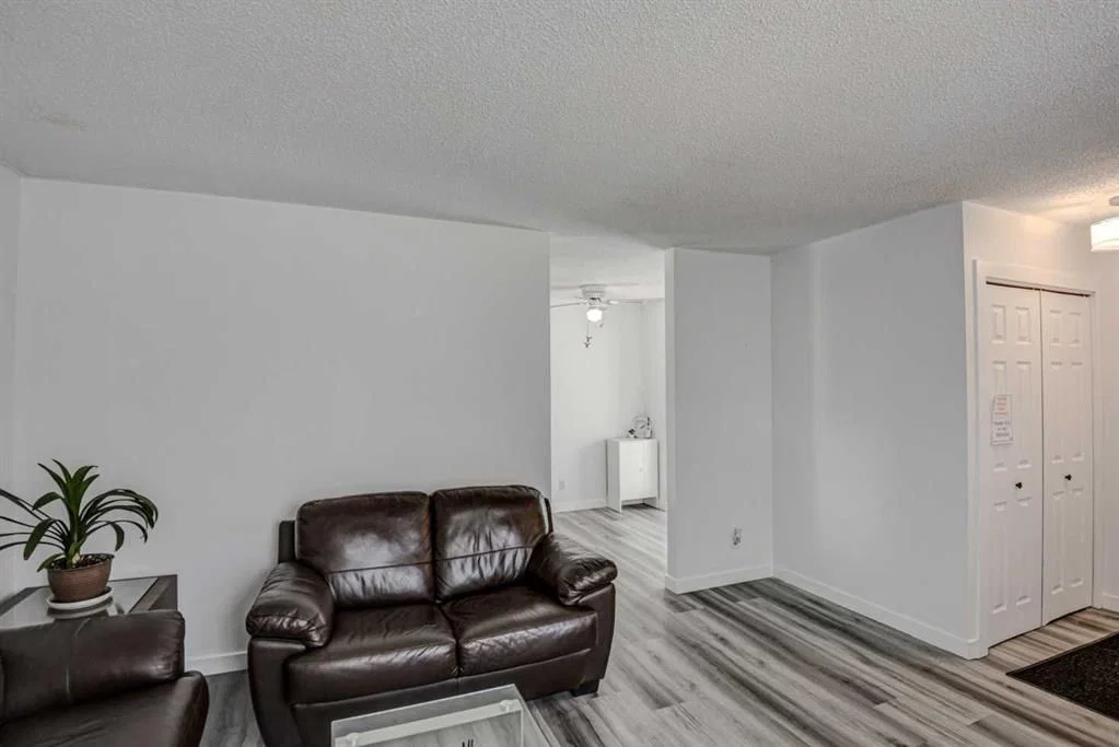 184 Erin Croft Crescent SE, Calgary — photo 4 of 31