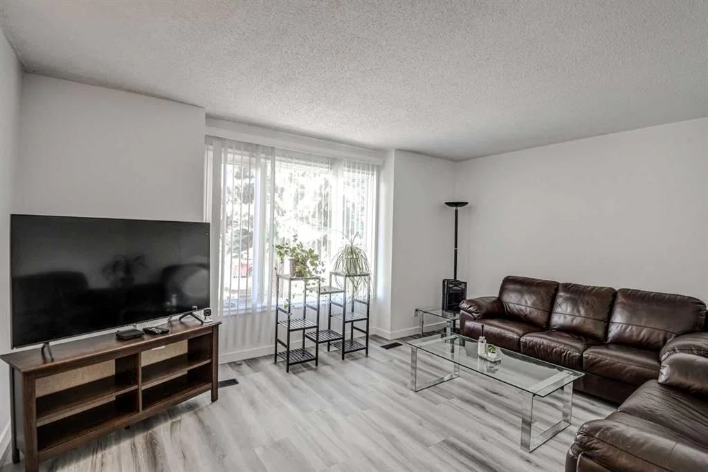 184 Erin Croft Crescent SE, Calgary — photo 5 of 31