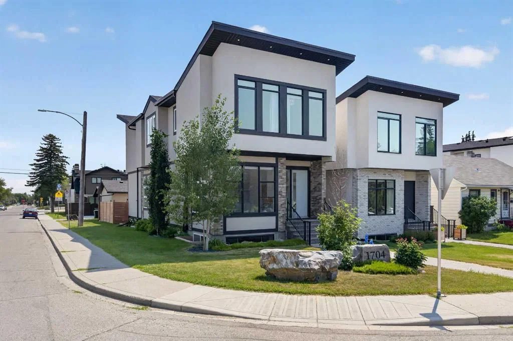 1704 26A Street SW, Calgary — main listing photo