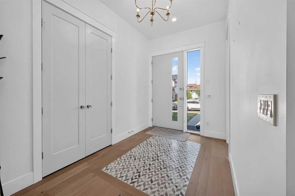 1704 26A Street SW, Calgary — photo 2 of 49