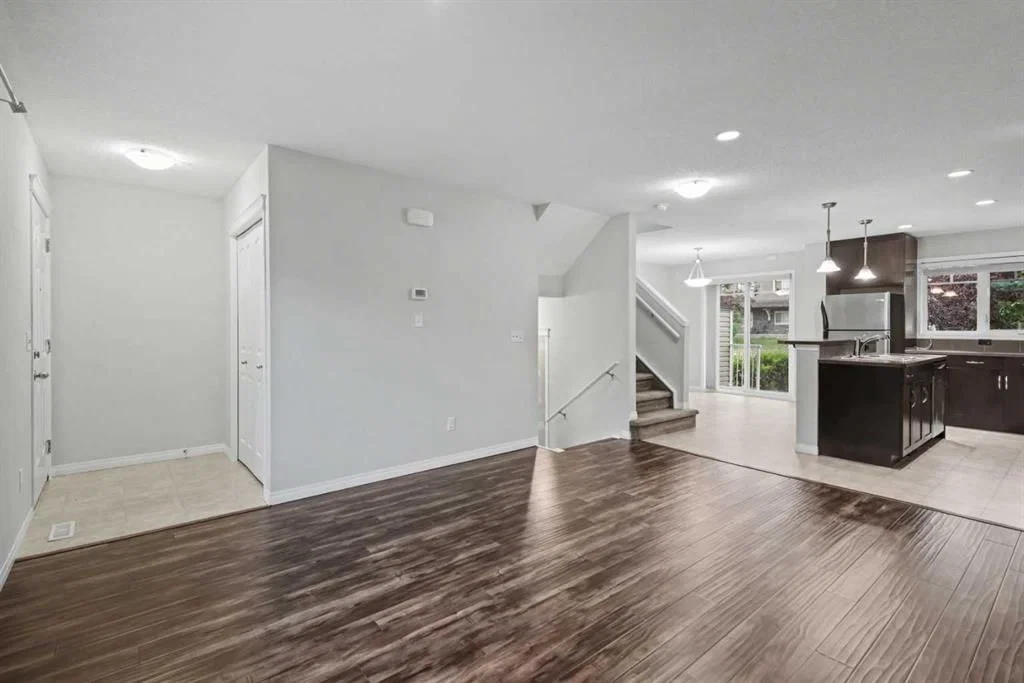 127 Prestwick Villas SE, Calgary — photo 5 of 25