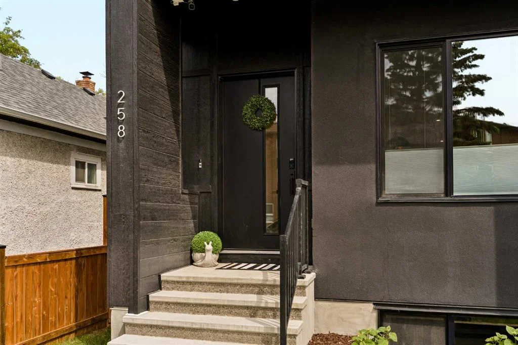 258 17 Avenue NE, Calgary — photo 3 of 44