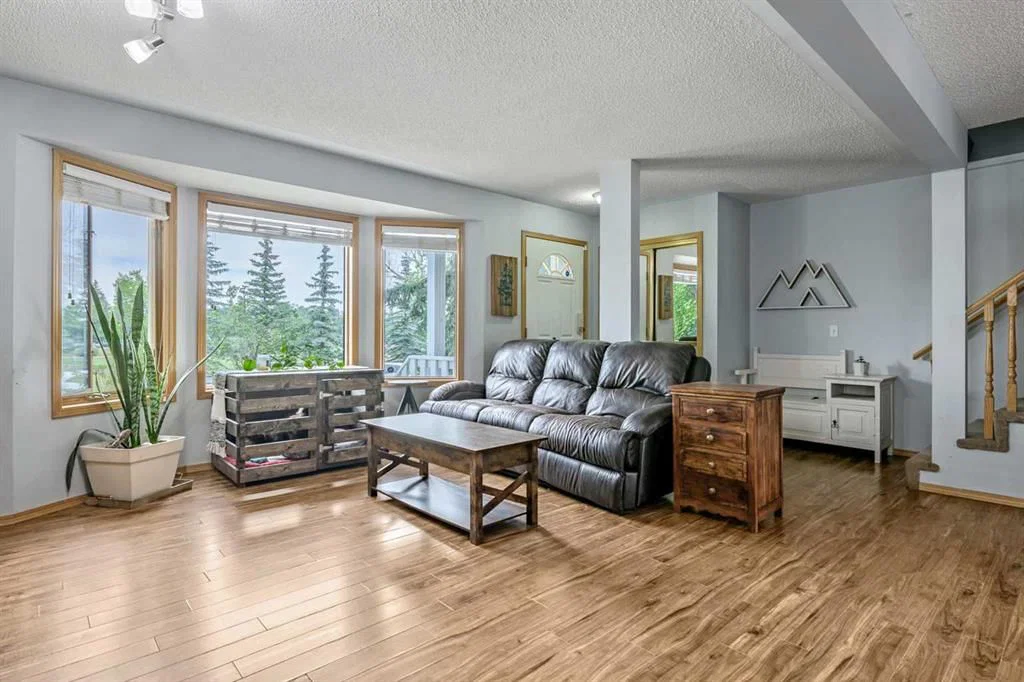511 Killarney Glen Court SW, Calgary — main listing photo