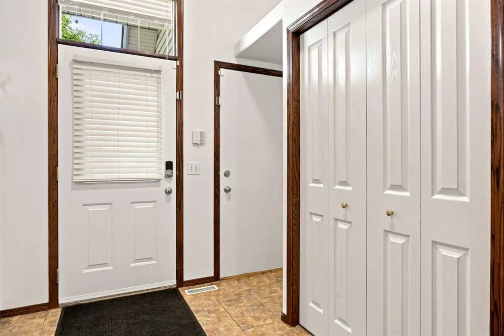 279 Coral Springs Circle NE, Calgary — photo 4 of 50