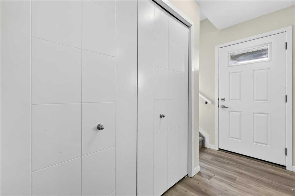 435 South Point Lane SW, Airdrie — photo 4 of 40