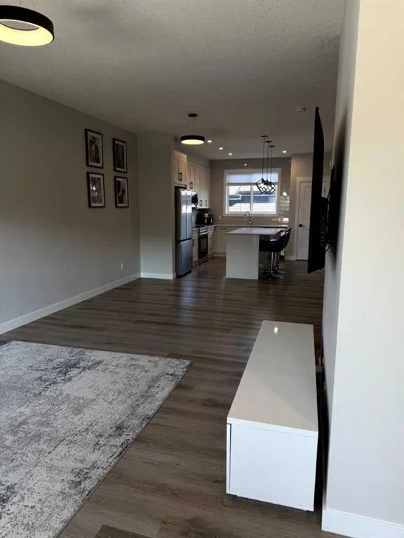 24 Silverton Glen Green SW, Calgary — photo 3 of 26