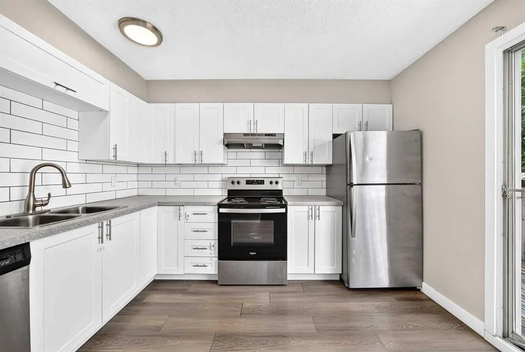 96 Erin Woods Boulevard SE, Calgary — photo 4 of 31