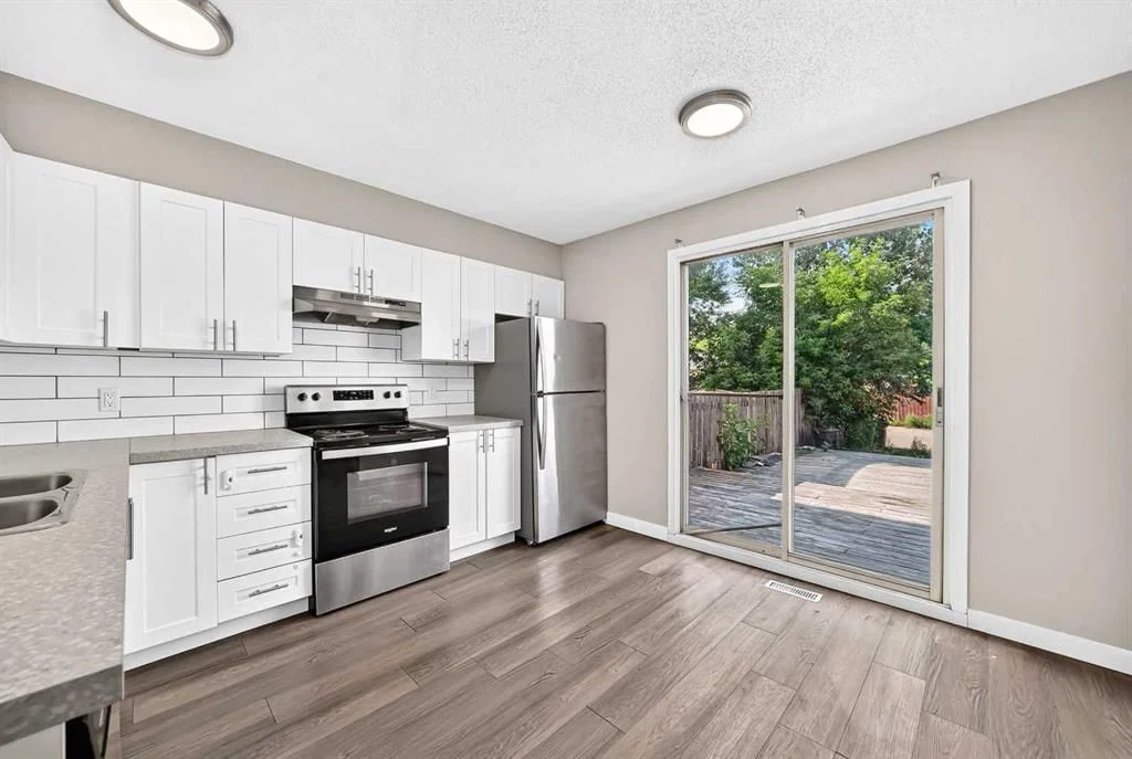 96 Erin Woods Boulevard SE, Calgary — photo 5 of 31