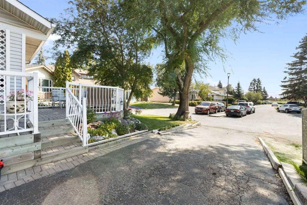 243 Radcliffe Place SE, Calgary — photo 2 of 39