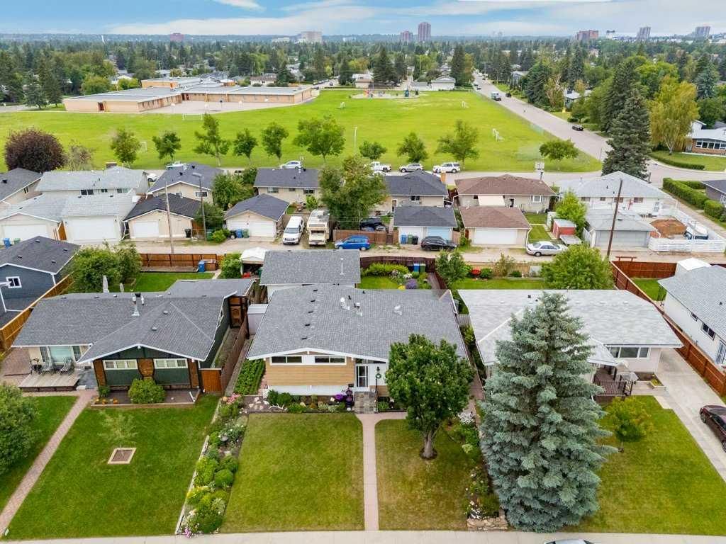 9511 Academy Drive SE, Calgary — photo 3 of 50