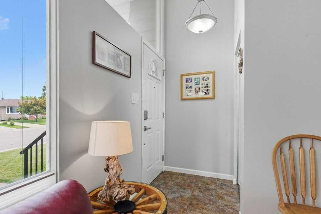 9511 Academy Drive SE, Calgary — photo 5 of 50