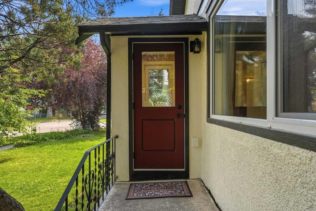 439 13 Avenue NE, Calgary — photo 3 of 48