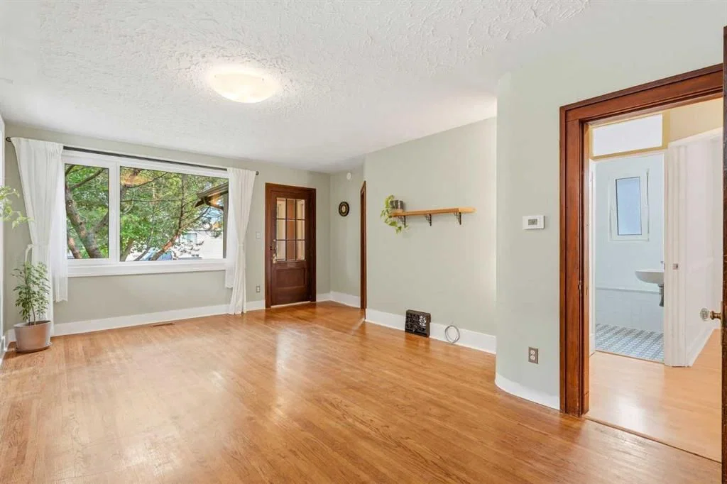 439 13 Avenue NE, Calgary — photo 5 of 48