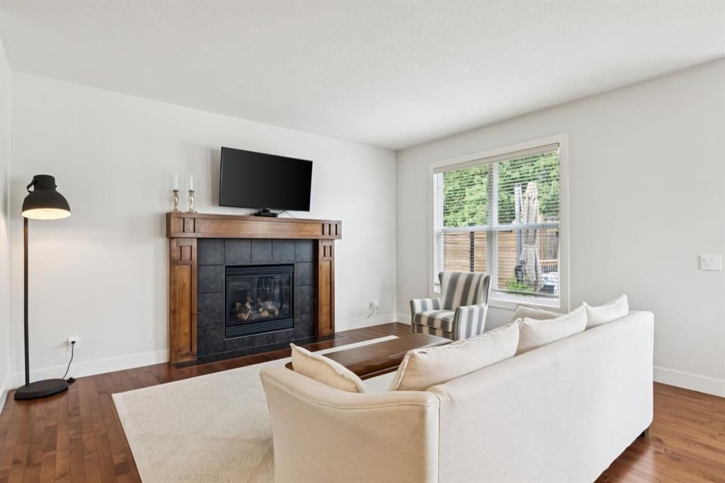 70 Cortina Way SW, Calgary — photo 4 of 34