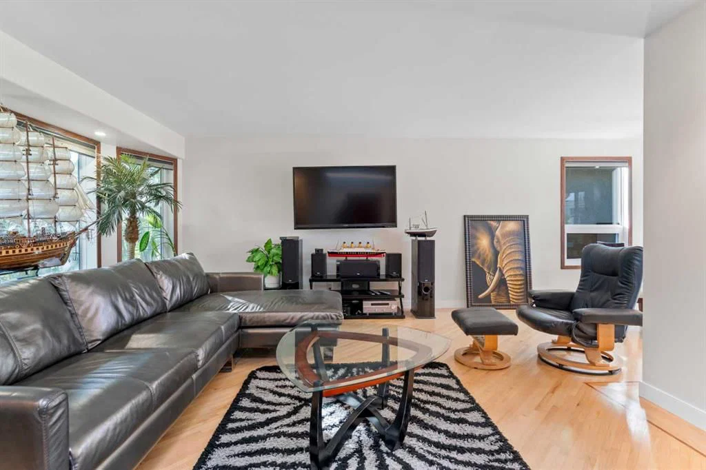 436 Attica Drive SE, Calgary — photo 4 of 49
