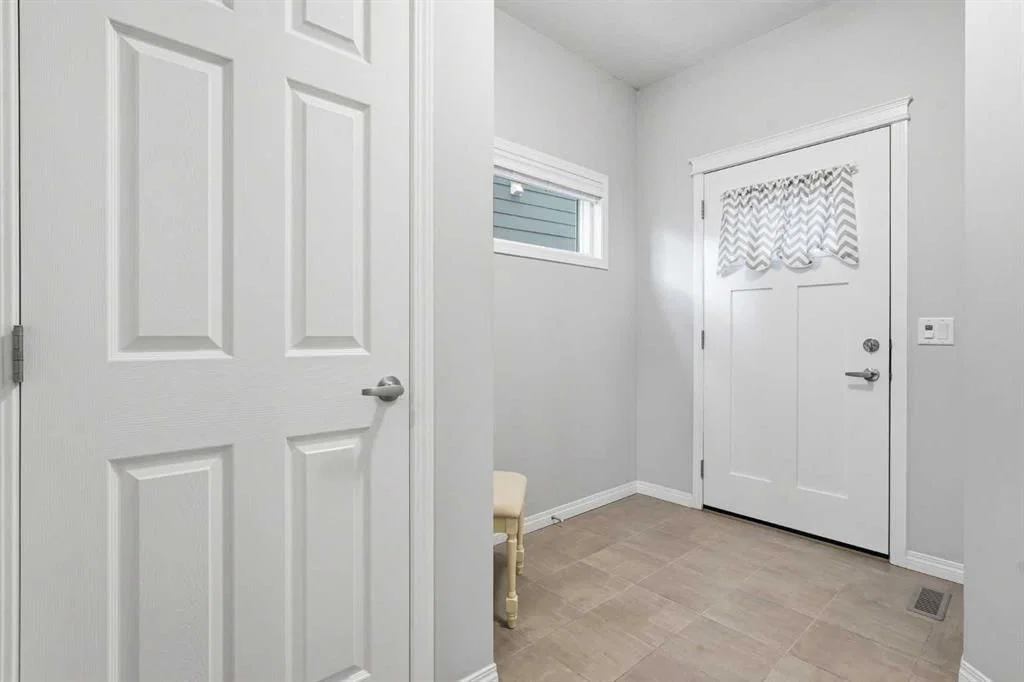 66 Masters Place SE, Calgary — photo 2 of 37